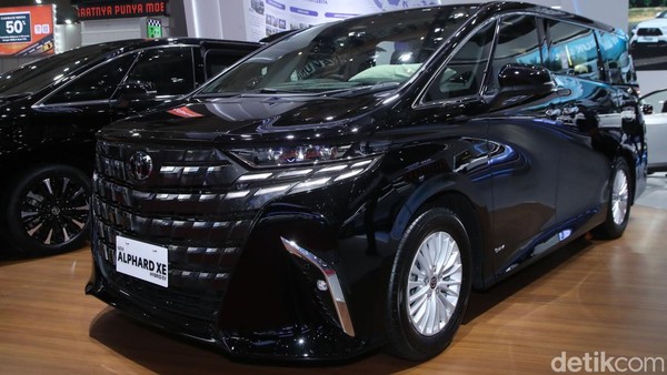 Lihat dari Dekat Toyota Alphard Hybrid Versi Murah, Cuma Rp 1,3 M