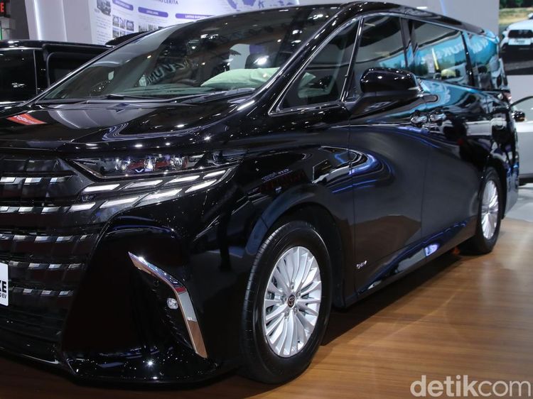 Lihat dari Dekat Toyota Alphard Hybrid Versi Murah, Cuma Rp 1,3 M