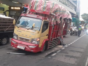 Truk Mogok di Depan Halte Widya Chandra, Sejumlah Bus TransJ Alihkan Rute