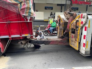 Sempat Bikin Macet, Truk Mogok di Jl Gatot Subroto Selesai Dievakuasi