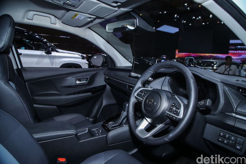Vios, Yaris Cross, Veloz Perkuat Hybrid Toyota Toyota meluncurkan tiga mobil hybrid baru di IIMS 2026. Vios, Yaris Cross, dan Veloz ditawarkan dengan harga lebih terjangkau.