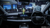 Mobil ini memiliki dimensi panjang 4.447 mm, lebar 1.824 mm, dan tinggi 1.588 mm dengan wheelbase 2.610 mm. 