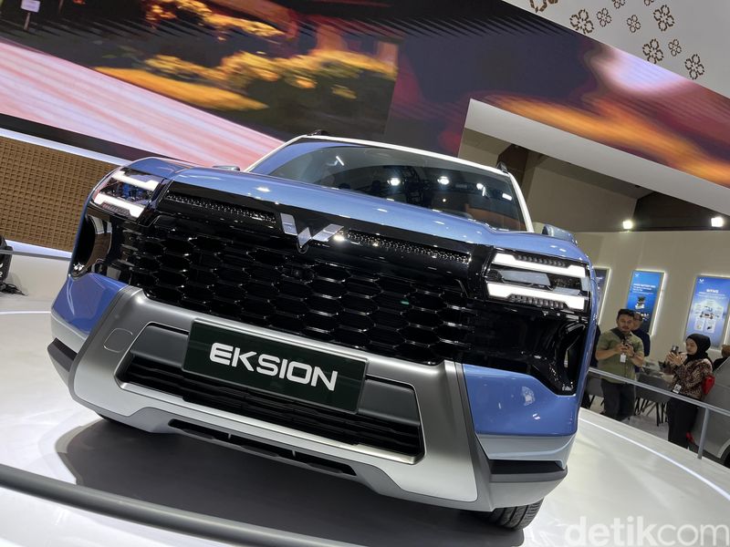 Wuling Eksilon meluncur di IIMS 2026, tersedia dalam pilihan PHEV dan EV.