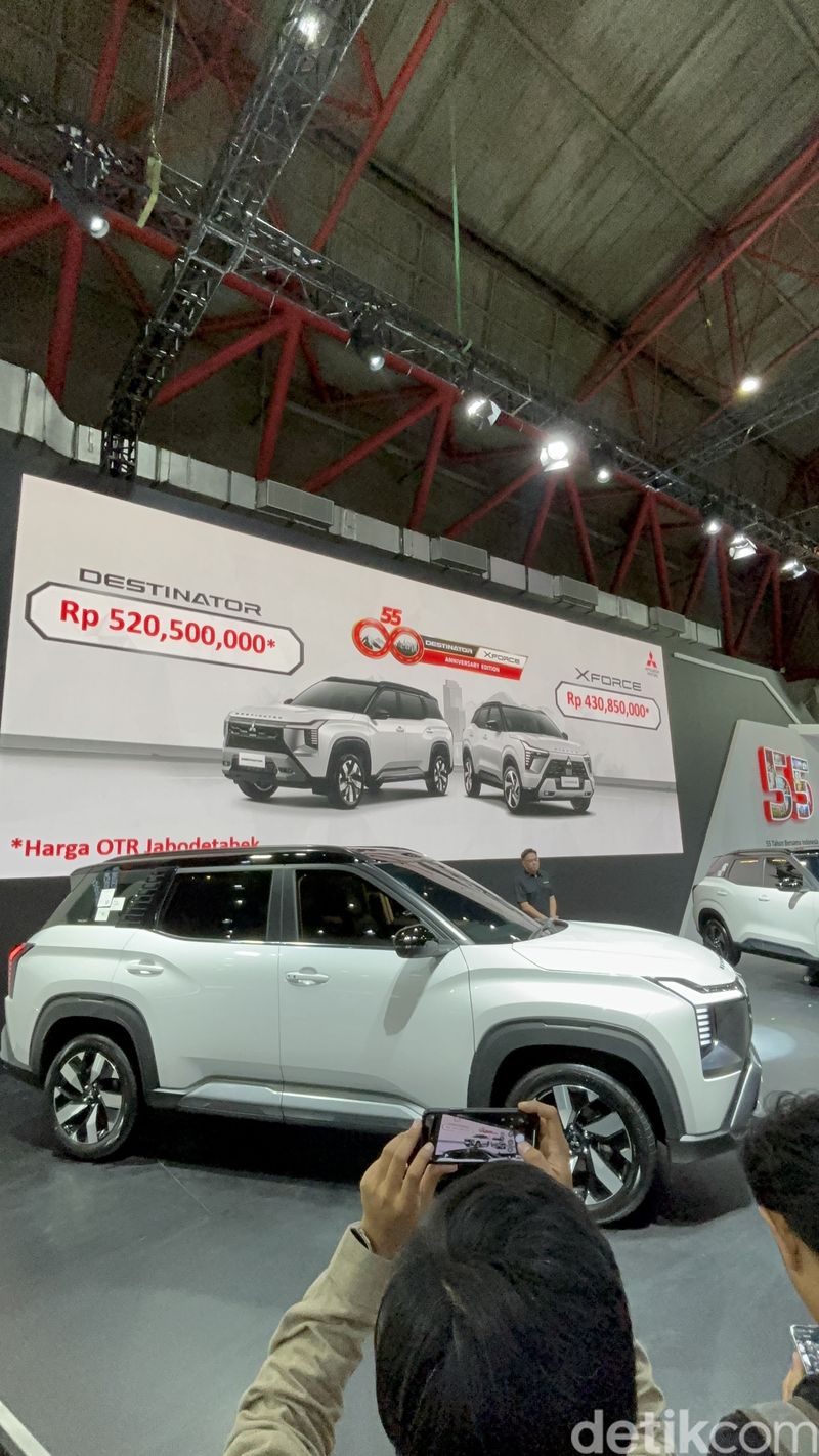 XForce dan Destinator edisi khusus diperkenalkan Mitsubishi pada ajang IIMS 2026. Varian spesial ini disajikan terkait perayaan 55 tahun Mitsubishi di Indonesia.