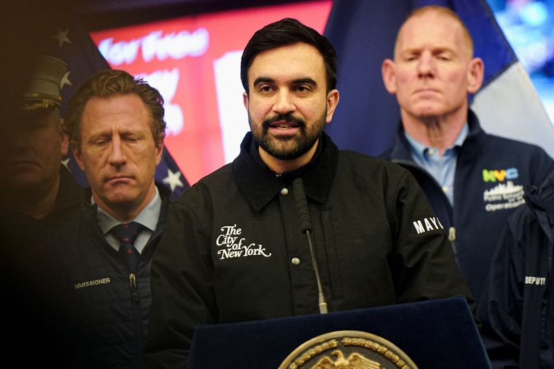 Zohran Mamdani Wali Kota New York City Zohran Mamdani mengadakan konferensi pers di Kantor Manajemen Darurat Kota New York, saat badai musim dingin besar melanda sebagian besar wilayah Amerika Serikat, di Brooklyn, New York City, AS, 25 Januari 2026.