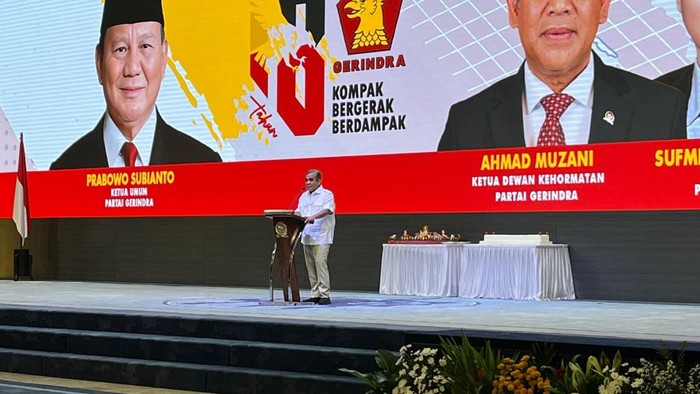 Muzani Pimpin Yel-yel Prabowo Presiden 2 Periode di HUT Ke-18 Gerindra