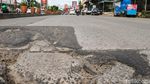 Awas! Jalan Siliwangi Raya Pamulang Berlubang