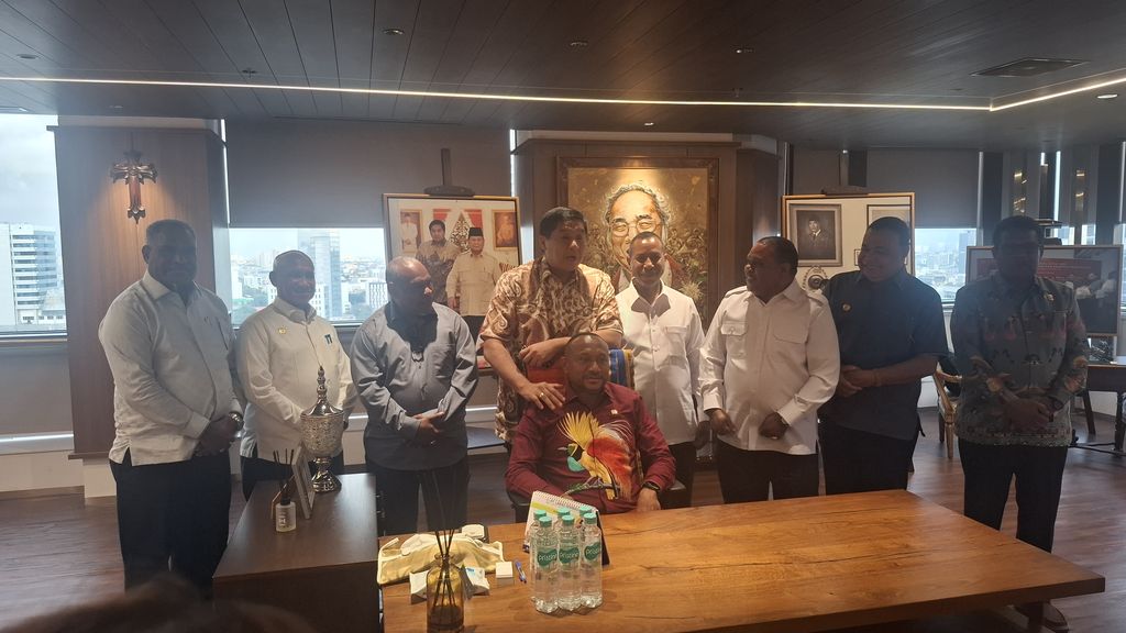 Beberapa pejabat dan kepala daerah di Papua melakukan kunjungan ke kantor Kementerian Perumahan dan Kawasan Pemukiman (PKP) pada Kamis (5/2/2026). (CNBC Indonesia/Chandra Dwi)