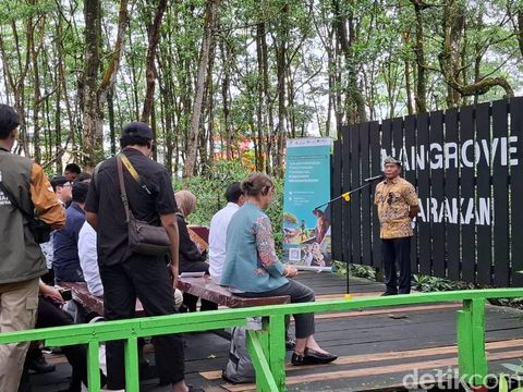 Gubernur Kaltara, Zainal A Paliwang saat memberikan sambutannya di hadapan Menteri Kehutanan di KKMB Tarakan. Gubernur Kaltara, Zainal A Paliwang saat memberikan sambutannya di hadapan Menteri Kehutanan di KKMB Tarakan.