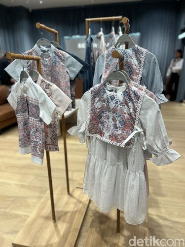 Koleksi baju Lebaran dari Benang Jarum dengan mengadakan Raya Pop-Up Store di Lantai UG, Kota Kasablanka, Jakarta Selatan, mulai dari 6-15 Februari 2026.