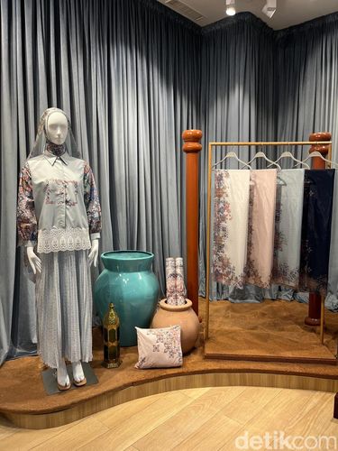 Koleksi baju Lebaran dari Benang Jarum dengan mengadakan Raya Pop-Up Store di Lantai UG, Kota Kasablanka, Jakarta Selatan, mulai dari 6-15 Februari 2026.