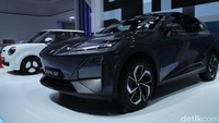 Selama IIMS 2026, pengunjung dapat mencoba kedua model melalui sesi test drive sekaligus menikmati berbagai program penjualan yang ditawarkan.