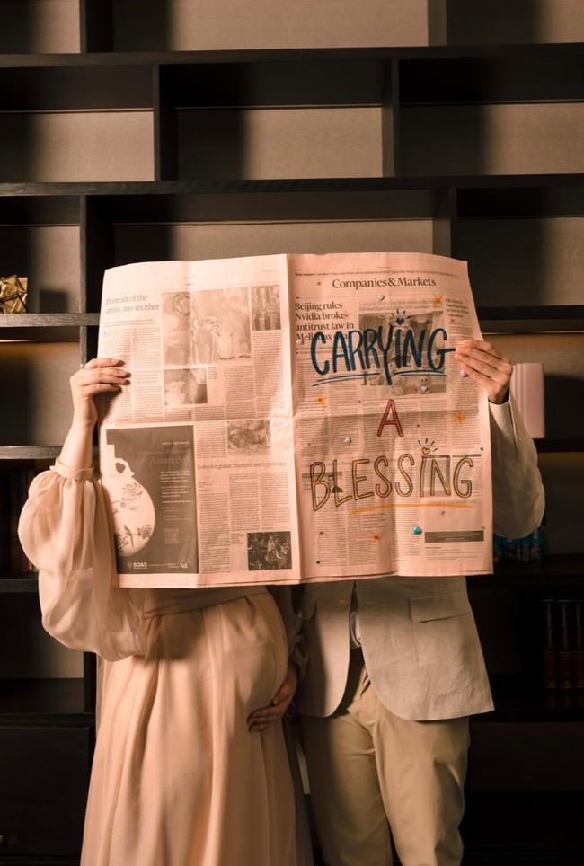 Dipotret dari samping, baby bump di perut Chelsea itu sudah jelas terlihat. Foto: Instagram/@chelseaislan