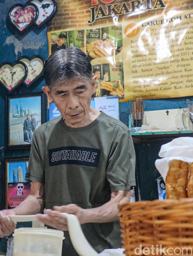 Di Lorong Sempit Pasar Baru, Ko Atek Jaga Cita Rasa Cakue Legendaris