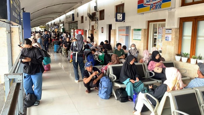 Empat perjalanan KA di Malang sempat mengalami keterlambatan pascagempa Pacitan.