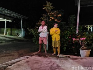 Kuatnya Gempa Pacitan Bikin Warga Keluar Rumah