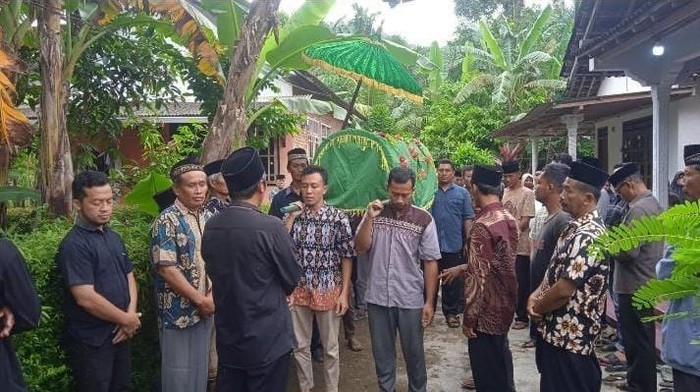 [Pria di Pacitan Meninggal Usai Gempa M 6,2] SOSIAL