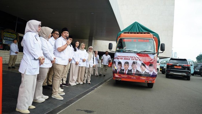 Gerindra Rayakan HUT Ke-18 dengan Bagi Sembako hingga Santunan Anak Yatim