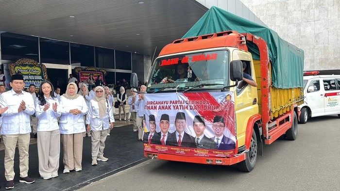 Rayakan HUT Ke-18, Gerindra Bagikan Ribuan Sembako hingga Bibit Pohon