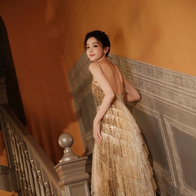 Gaya Guli Nazha di Weibo Night 2026 Sebelum Jatuh Setelah Terima Penghargaan