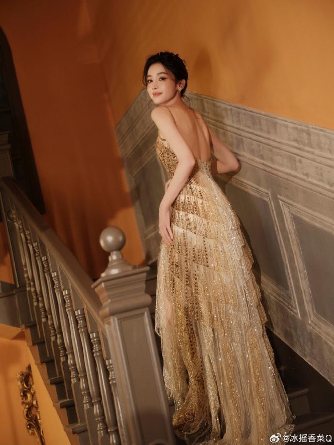 Gaya Guli Nazha di Weibo Night 2026 Sebelum Jatuh Setelah Terima Penghargaan