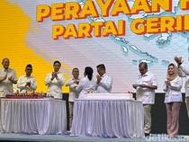 HUT Gerindra, Dasco Beri Potongan Tumpeng ke Muzani-Dapat Kue dari Titiek