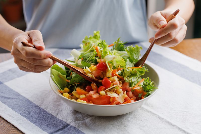 Ilustrasi makan sayur