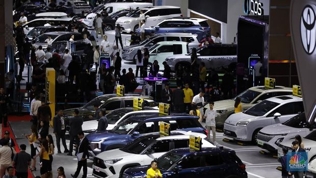 Indonesia International Motor Show (IIMS) 2026 tidak hanya menjadi ajang pameran produk, tetapi juga panggung utama peluncuran kendaraan baru. Sejumlah merek telah menyiapkan model terbaru yang akan diperkenalkan selama pameran berlangsung di JIExpo Kemayoran, Jakarta, pada 5–15 Februari 2026. (CNBC Indonesia/Tri Susilo)