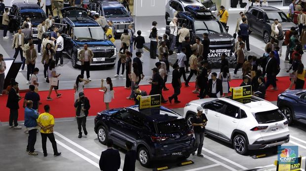 Indonesia International Motor Show (IIMS) 2026 tidak hanya menjadi ajang pameran produk, tetapi juga panggung utama peluncuran kendaraan baru. Sejumlah merek telah menyiapkan model terbaru yang akan diperkenalkan selama pameran berlangsung di JIExpo Kemayoran, Jakarta, pada 5–15 Februari 2026. (CNBC Indonesia/Tri Susilo)