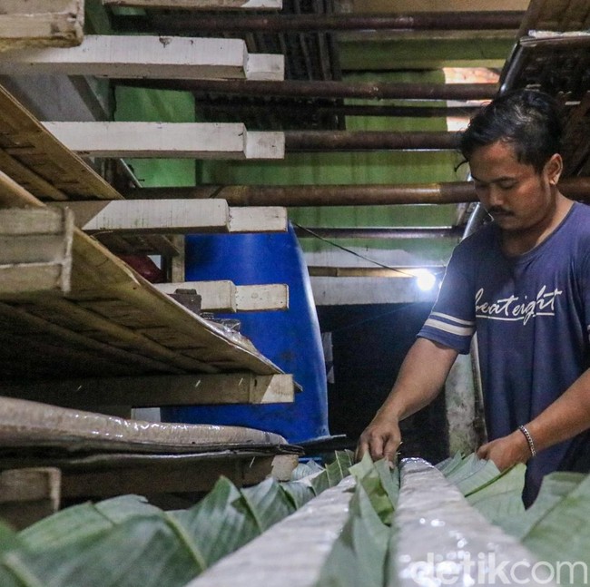 Intip Produksi Tempe Tradisional Rorotan yang Pasok Ribuan Kilogram per Hari