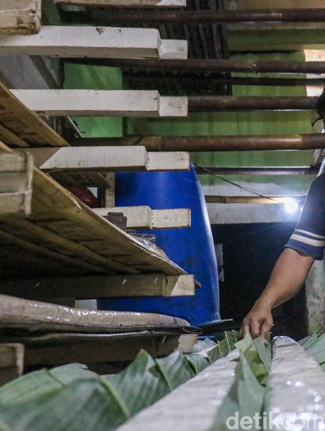 Intip Produksi Tempe Tradisional Rorotan yang Pasok Ribuan Kilogram per Hari