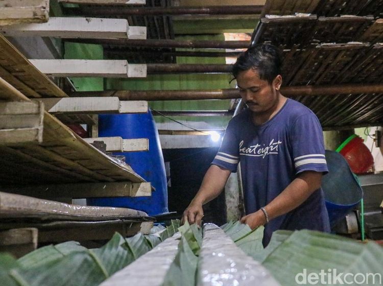 Intip Produksi Tempe Tradisional Rorotan yang Pasok Ribuan Kilogram per Hari