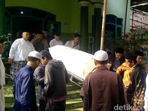 Suasana Haru Pemakaman Mahasiswa Al-Azhar Asal Pekalongan Hanyut di Mesir