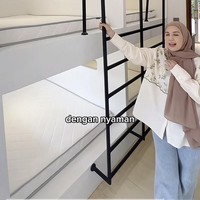 Mirip seperti Atta Halilintar, Tya Ariestya juga menyediakan kamar ART dengan konsep bunk bed atau ranjang bertingkat, yang dinilai efektif menghemat tempat karena memungkinkan lebih dari satu orang tinggal dalam satu ruangan. Foto: Dok. YouTube, Instagram