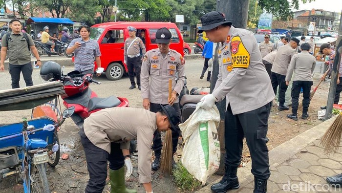 Selokan Pasar Ciruas di Serang Mampet, Polisi Minta Pedagang Peduli Kebersihan