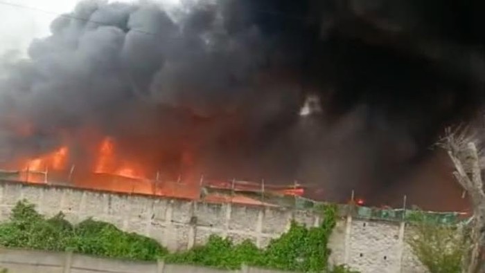 Pabrik Kebakaran di Cibolerang Bandung!