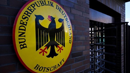 This photograph shows an exterior view of the German embassy in Moscow on April 22, 2023. The Russian Foreign Ministry announced on April 22, 2023 the expulsion of more than twenty German diplomats, in retaliation for a similar measure taken by Berlin, but which Germany has not confirmed. (Photo by Natalia KOLESNIKOVA / AFP)