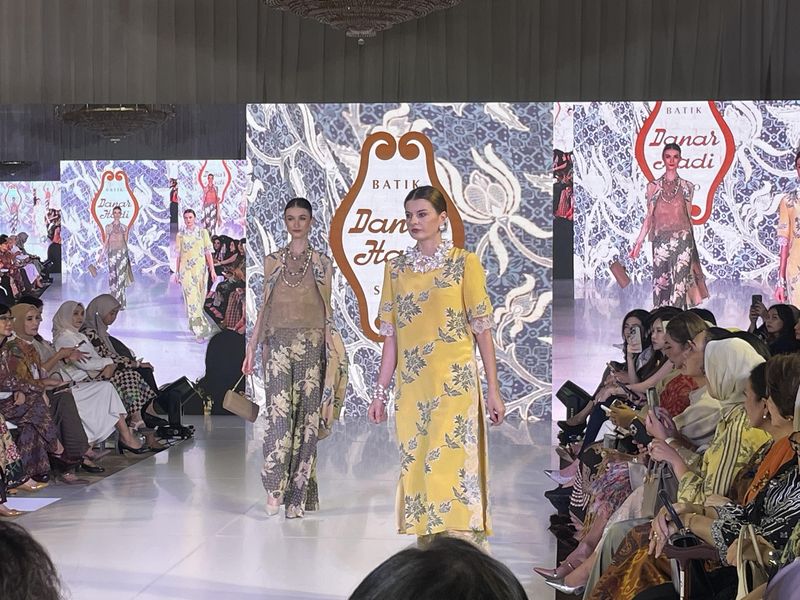 Koleksi Danar Hadi 'Sekar Setaman'