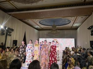 Danar Hadi Rilis Koleksi Batik untuk Imlek dan Ramadan Sekar Setaman