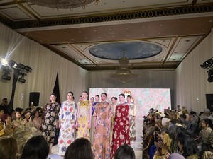 Danar Hadi Rilis Koleksi Batik untuk Imlek dan Ramadan Sekar Setaman