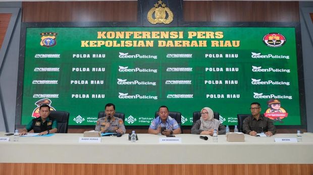 Konferensi pers Polda Riau terkait Gajah Sumatera yang mati dibunuh di Pelalawan.