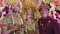 Irfan Hakim jadi MC acara pernikahan Aladull dengan Lady Rara. Gue ikut terharu dan bangga melihat mereka akhirnya sampai di titik ini. Semoga bahagia selalu ya, tulisnya dilihat di Instagram. (Foto: dok Instagram irfanhakim75)