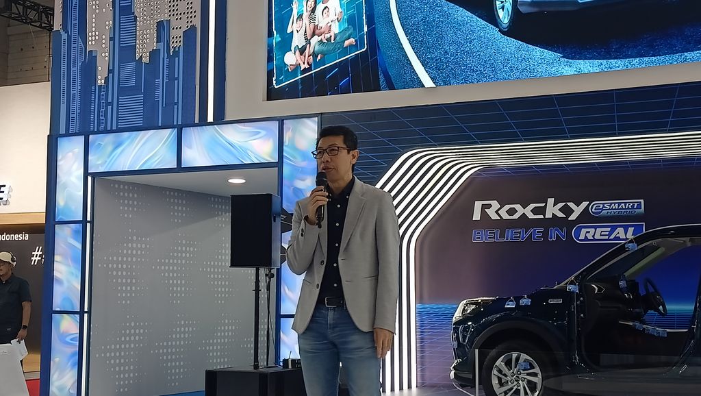 Marketing & Customer Relations Division Head PT Astra International Tbk Tri Mulyono dalam Pengundian Pemenang DAIFEST 2026 di Indonesia Internasional Motor Show (IIMS) IIMS 2026, JiExpo Kemayoran, Jumat (6/2/2026). (CNBC Indonesia/Ferry Sandi)