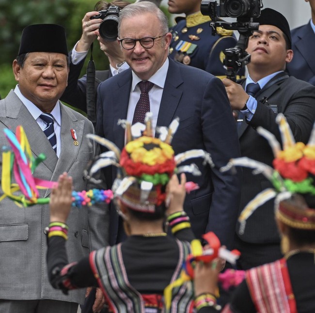 Momen Prabowo Sambut PM Australia dalam Kunjungan Kenegaraan di Istana
