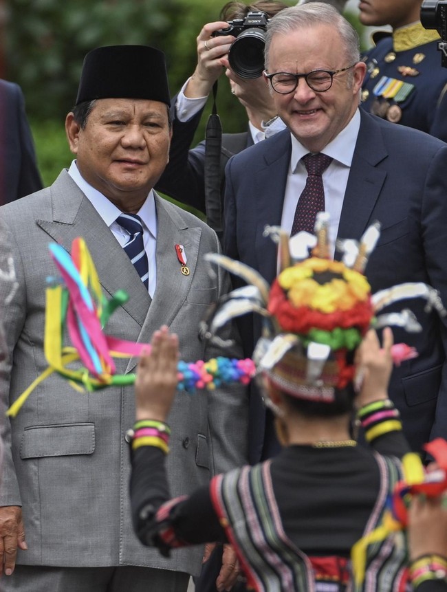 Momen Prabowo Sambut PM Australia dalam Kunjungan Kenegaraan di Istana