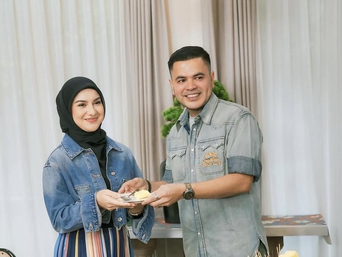 Momen Romantiis Irish Bella dan Haldy Sabri saat Ngopi Bareng di Kafe