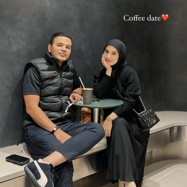 Momen Romantis Irish Bella dan Haldy Sabri saat Ngopi Bareng di Kafe
