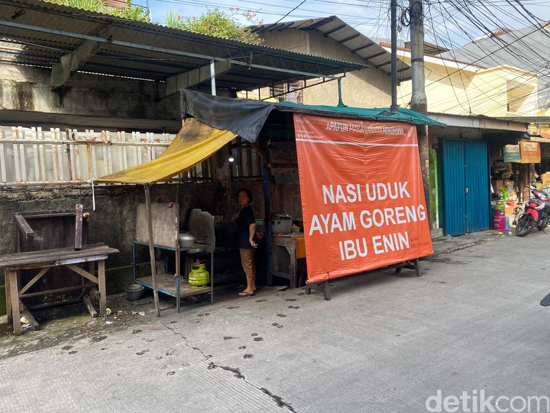 Nasi Uduk Ibu Enin Legendaris dari Tahun 1970-an di Gunung Sahari, Jakpus.