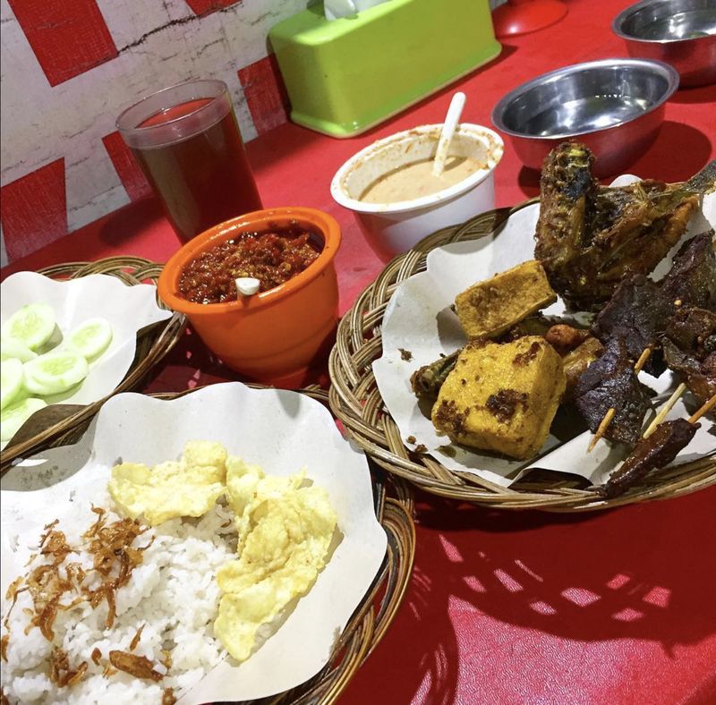 Nasi uduk legendaris Jakarta Nasi uduk legendaris Jakarta