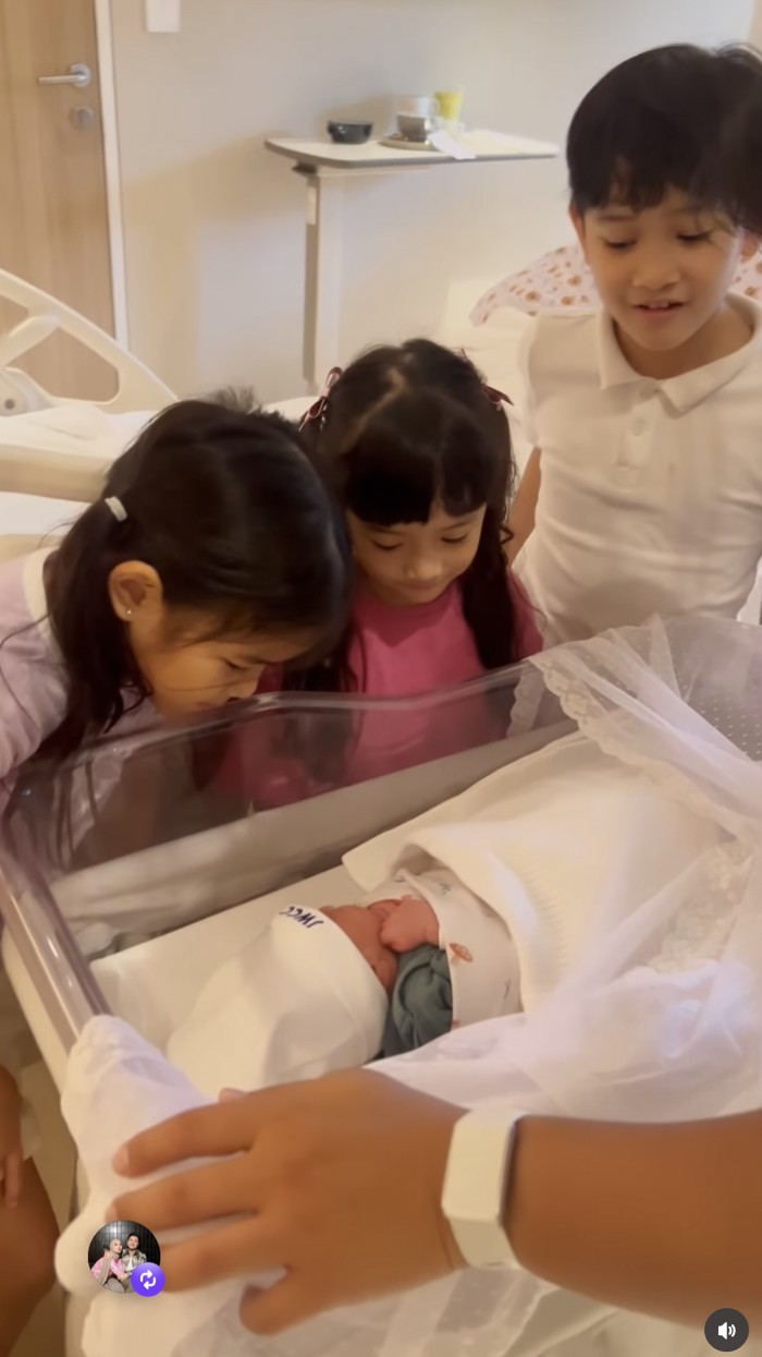 Nina Zatulini dan Natasha Rizki